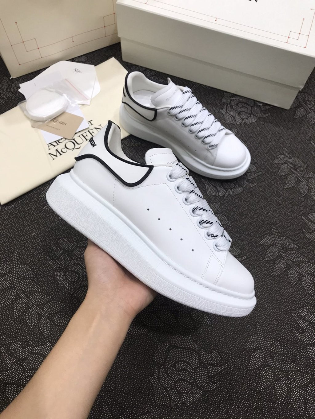 Oversized Sneaker (Men’s)